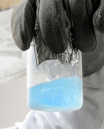 liquid oxygen blue color